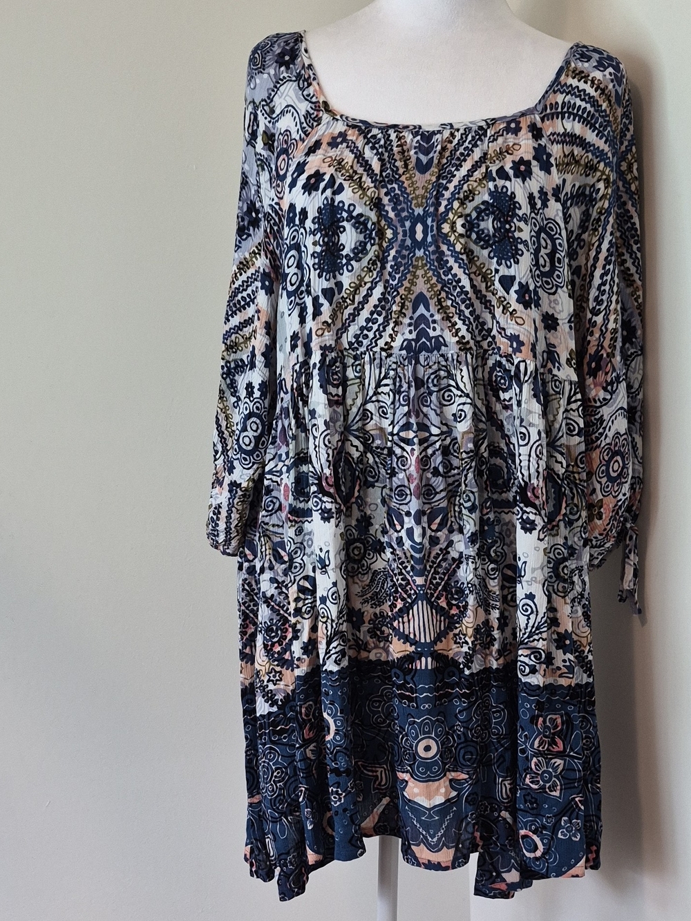 Vera Wang Multicolor Printed Tunic with Navy and Blush Accents Open Back Size L